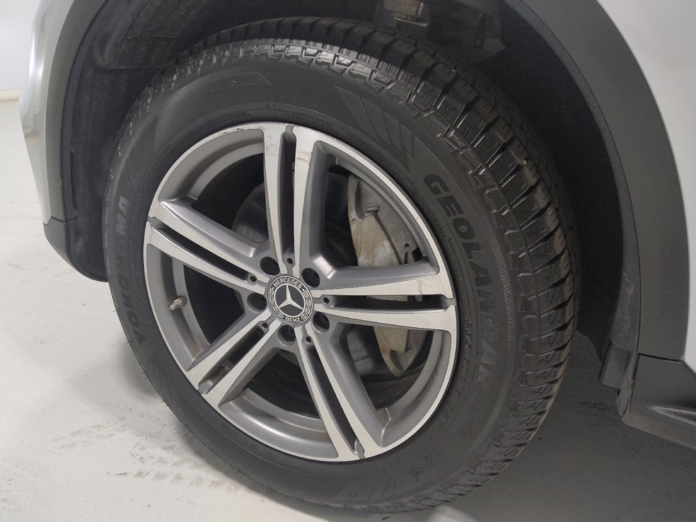 Used 2020 Mercedes-Benz GLC 300 4MATIC w/ Multimedia Package image 31
