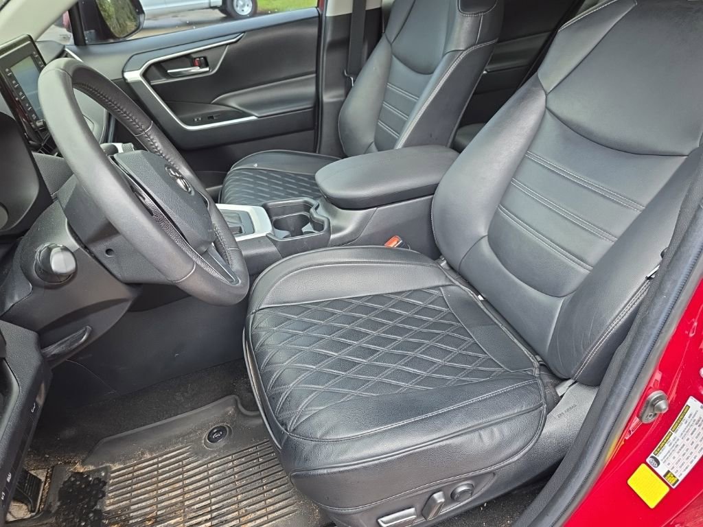 Used 2021 Toyota RAV4 XLE Premium image 12