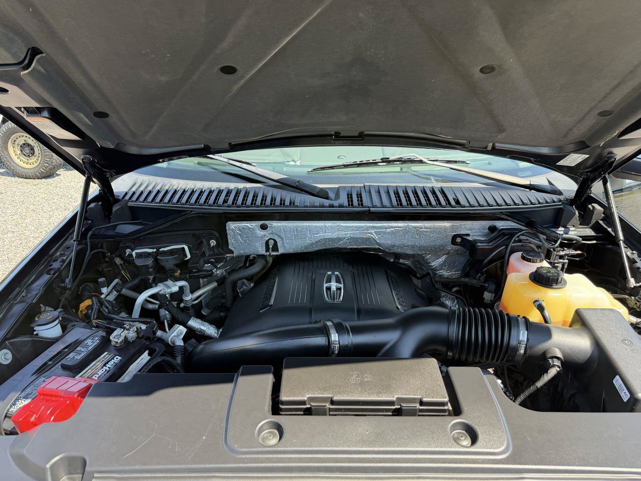 Used 2015 Lincoln Navigator 4WD w/ Equipment Group 101A Reserve image 19