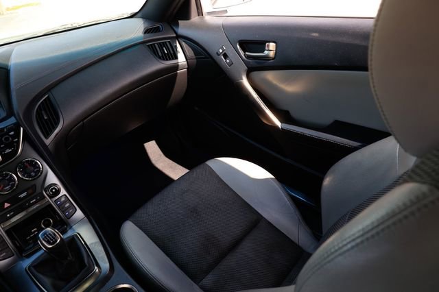 Used 2015 Hyundai Genesis 3.8 image 24