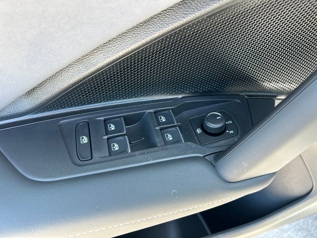 New 2026 Volkswagen Tiguan SE FWD image 19