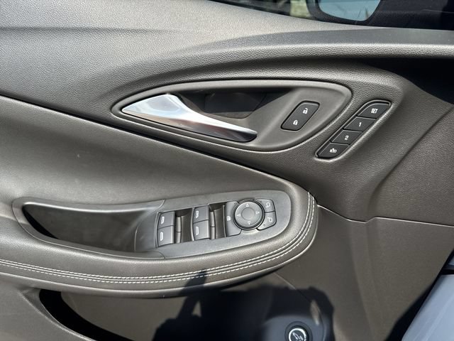 Used 2026 Buick Encore GX Avenir w/ Avenir Technology Package AWD/4WD image 22