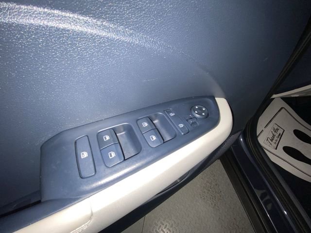 Used 2024 Hyundai Venue Limited FWD image 13
