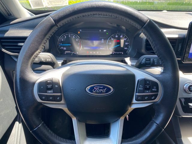 Used 2023 Ford Explorer XLT AWD/4WD image 13