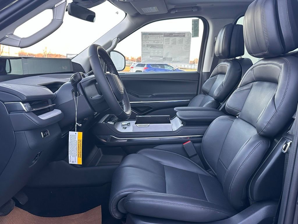 New 2025 Lincoln Navigator Reserve image 9
