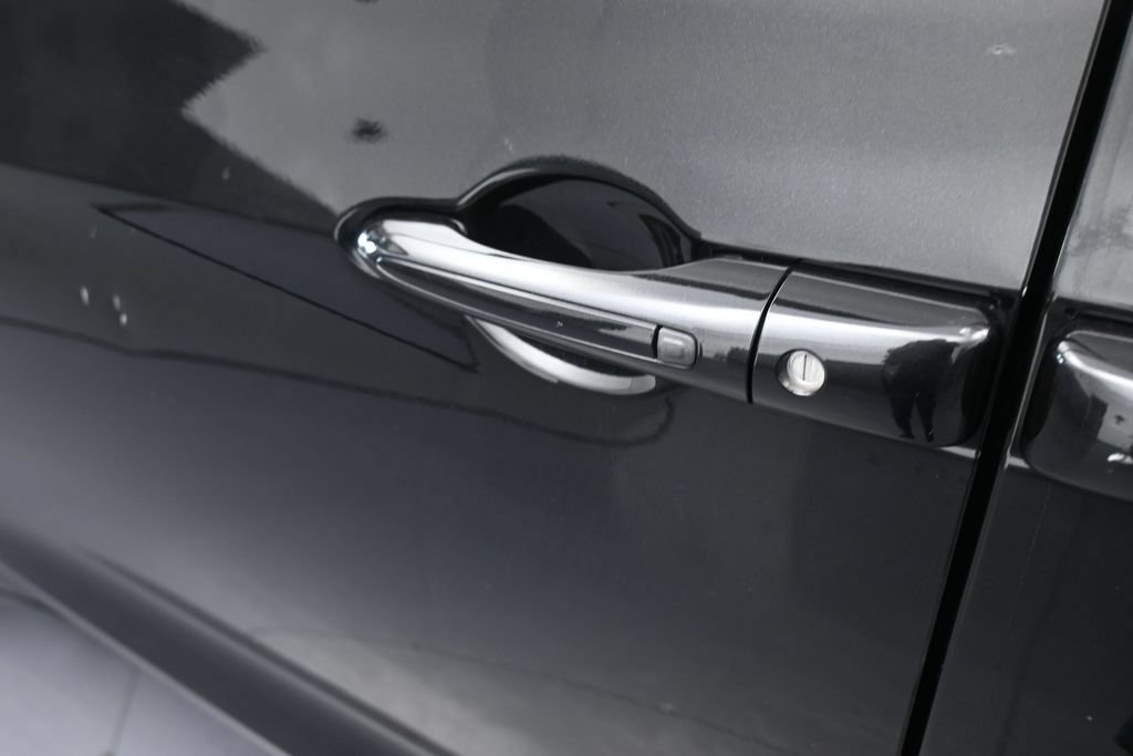 Used 2023 Chrysler Pacifica Touring-L FWD image 34