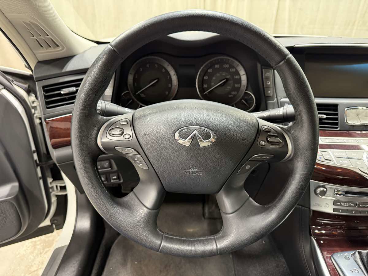 Used 2015 INFINITI Q70 3.7 w/ Technology Package image 11