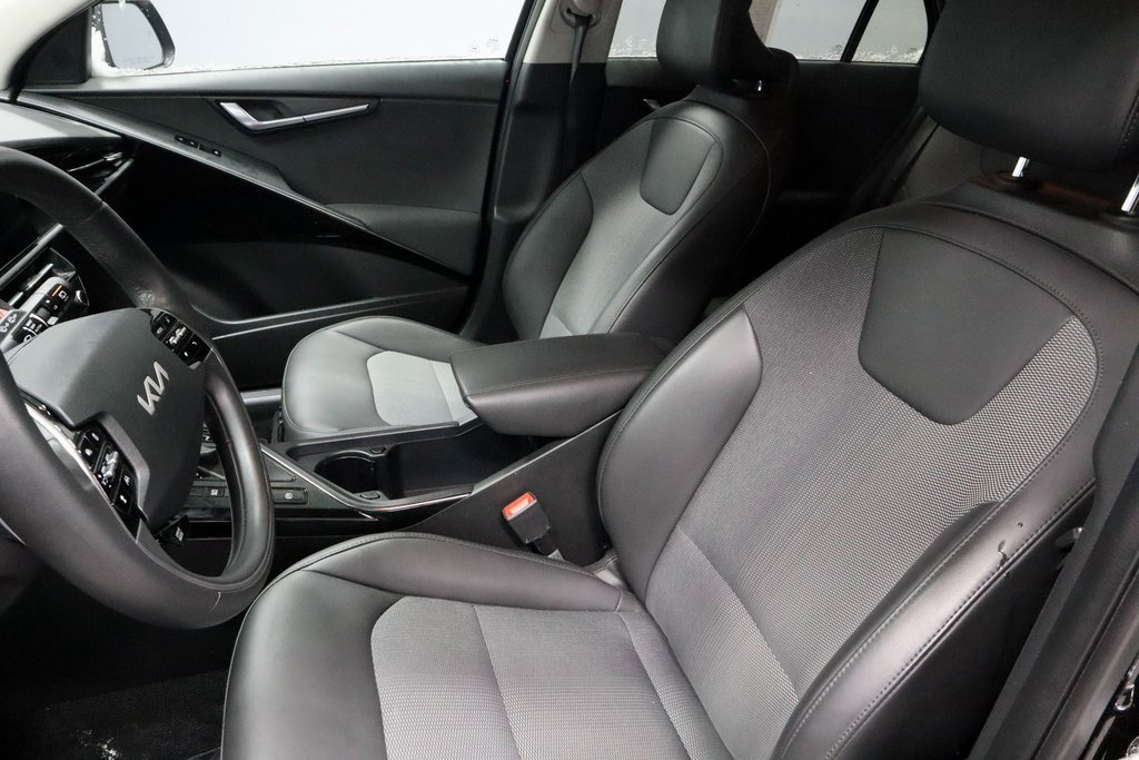 Used 2023 Kia Niro EX image 25
