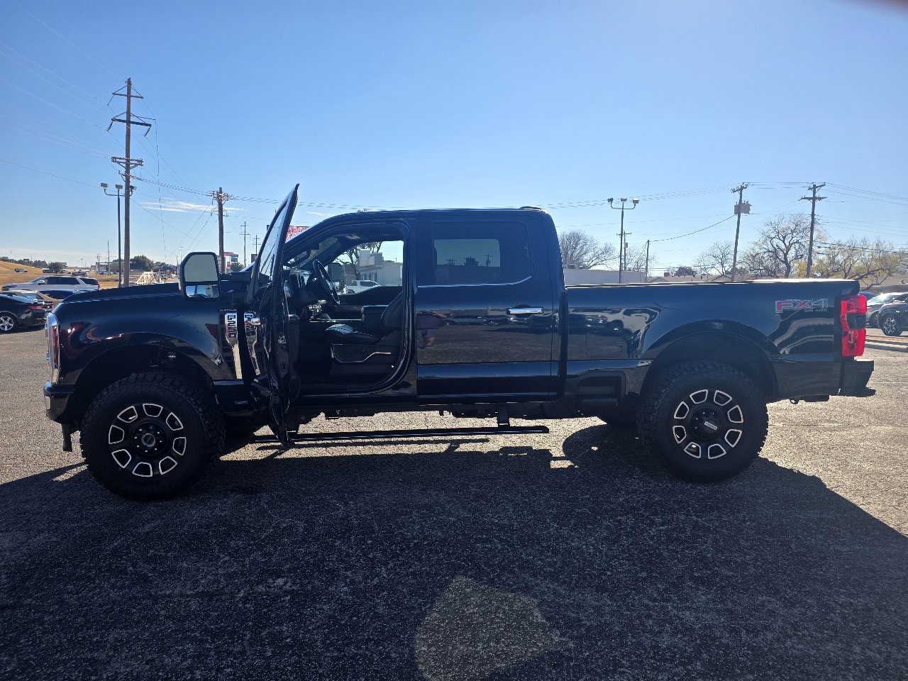 Used 2024 Ford F250 Platinum w/ FX4 Off-Road Package image 9