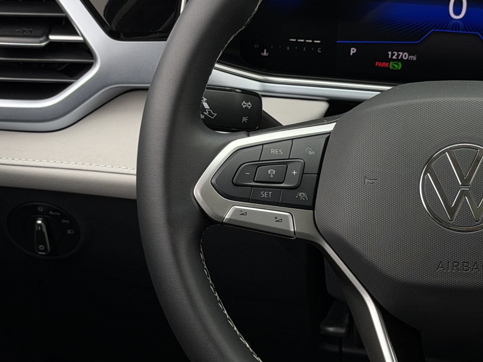 New 2026 Volkswagen Taos SE FWD image 15