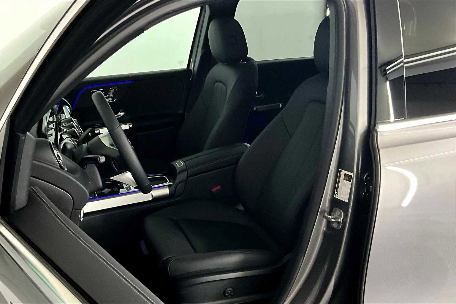 New 2025 Mercedes-Benz GLB 250 4MATIC image 14