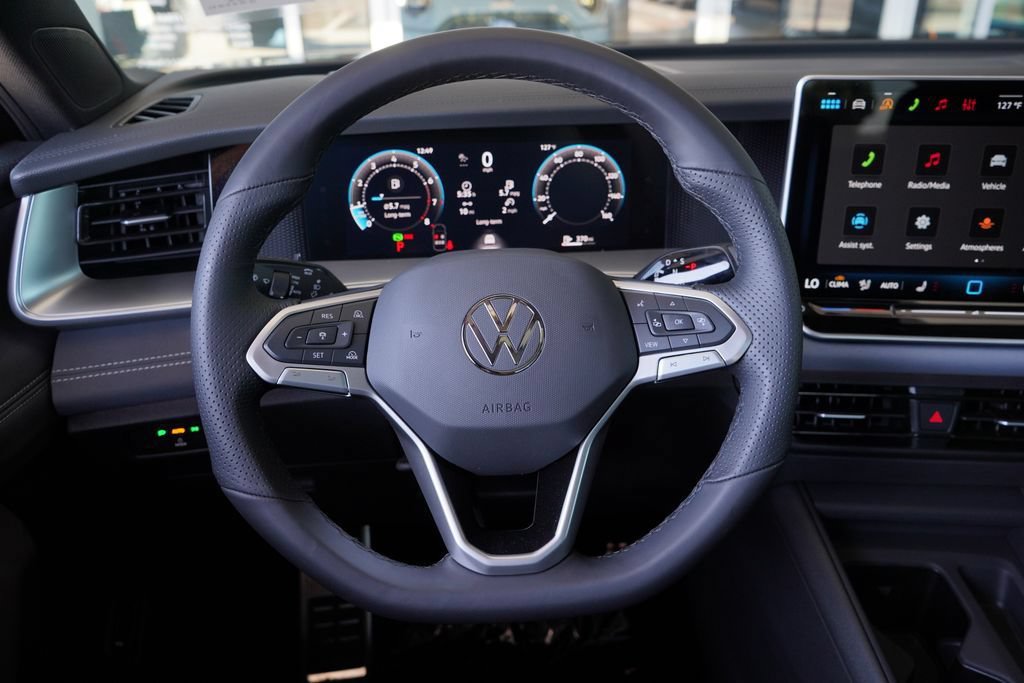 New 2026 Volkswagen Tiguan SE R-Line FWD image 16