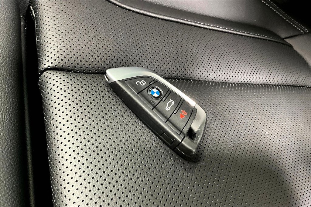 New 2025 BMW 230i Coupe w/ Convenience Package RWD image 23