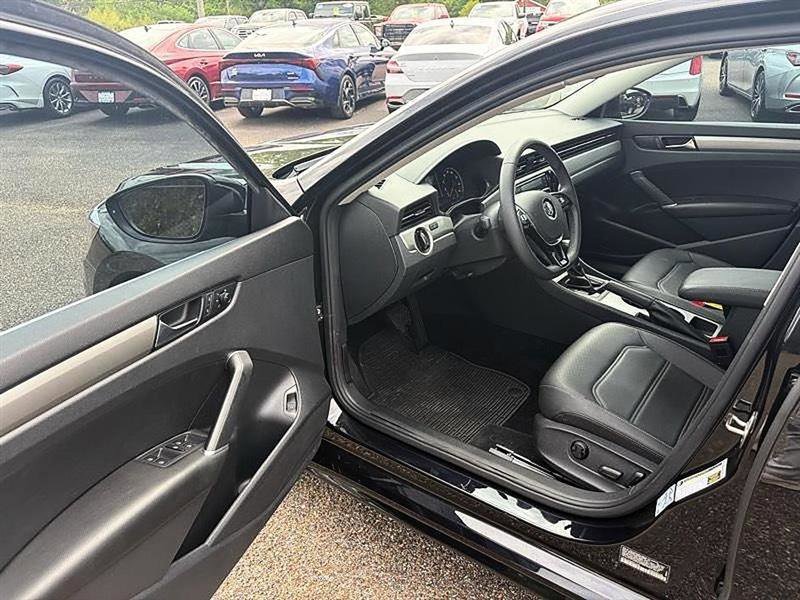 Used 2021 Volkswagen Passat 2.0T SE image 18