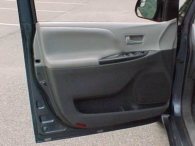 Used 2015 Toyota Sienna LE FWD image 19