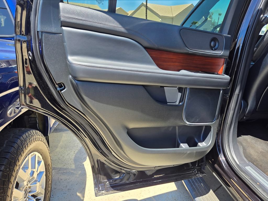 Used 2024 Lincoln Navigator Reserve AWD/4WD image 14