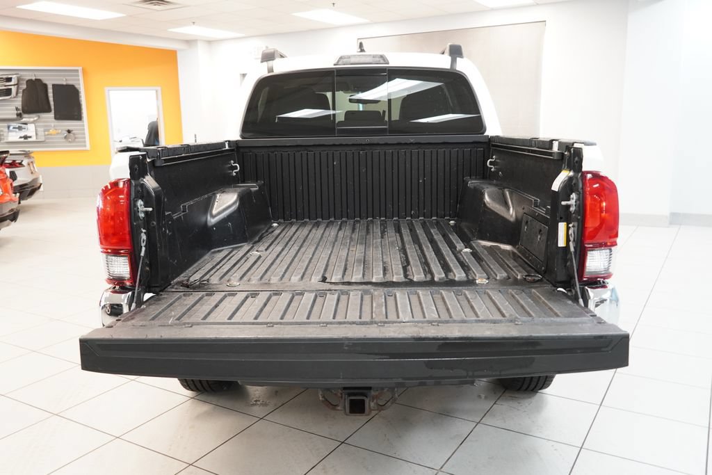 Used 2021 Toyota Tacoma SR5 AWD/4WD image 9