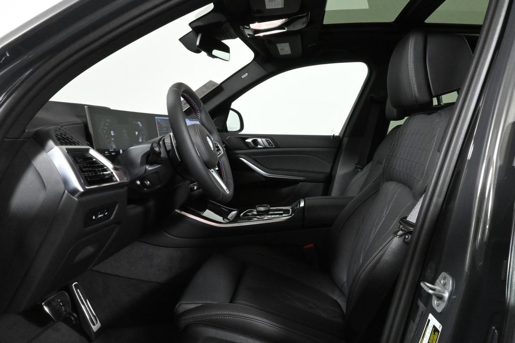 Used 2025 BMW X5 M60i w/ Executive Package image 3