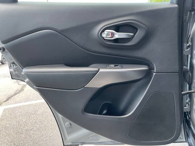 Used 2020 Jeep Cherokee Limited AWD/4WD image 24