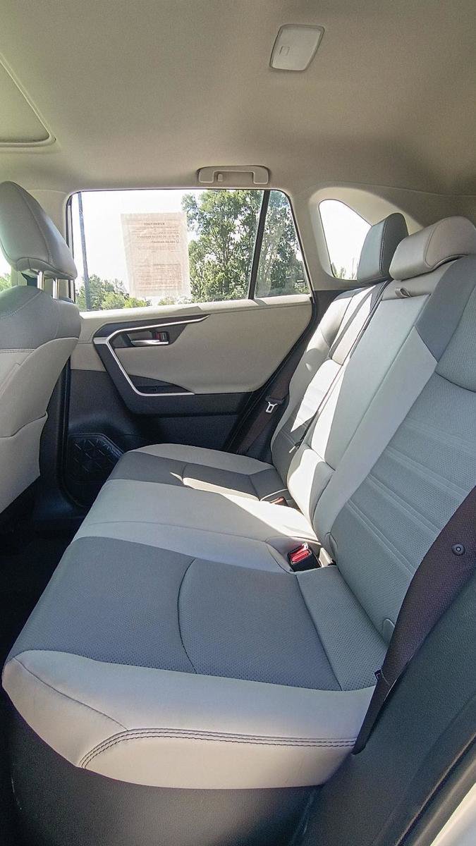 Used 2022 Toyota RAV4 Limited AWD/4WD image 13