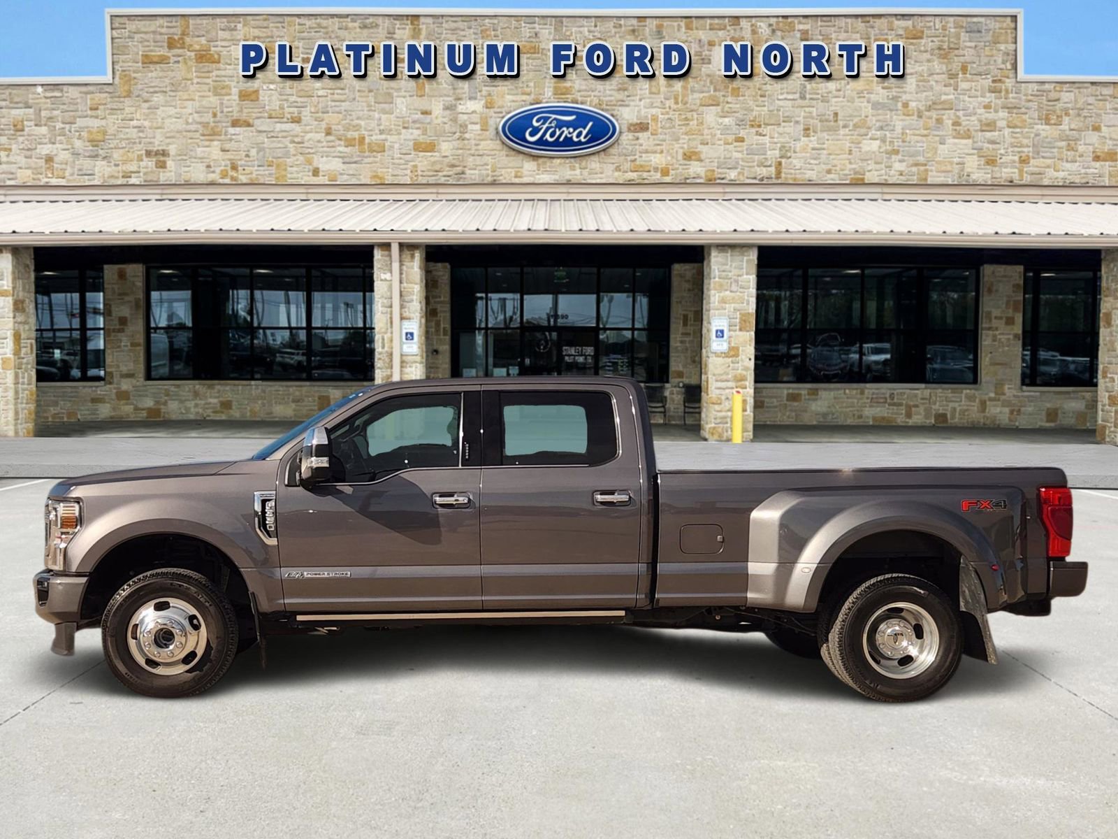 Used 2021 Ford F350 Platinum image 3