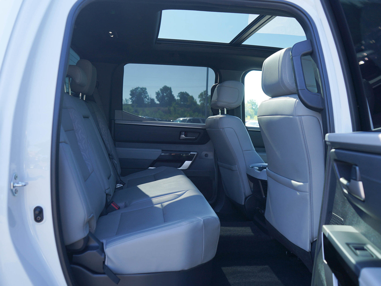 Used 2025 Toyota Tundra Limited AWD/4WD image 12