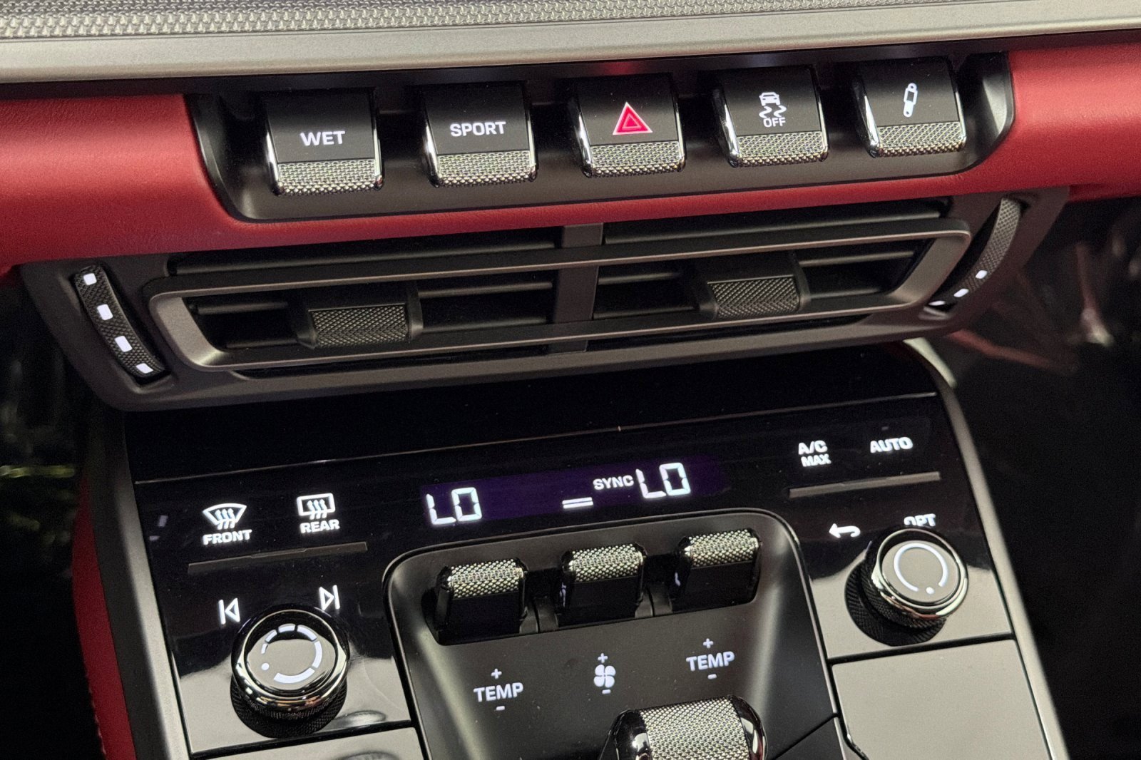 Used 2024 Porsche 911 Carrera w/ Premium Package image 18