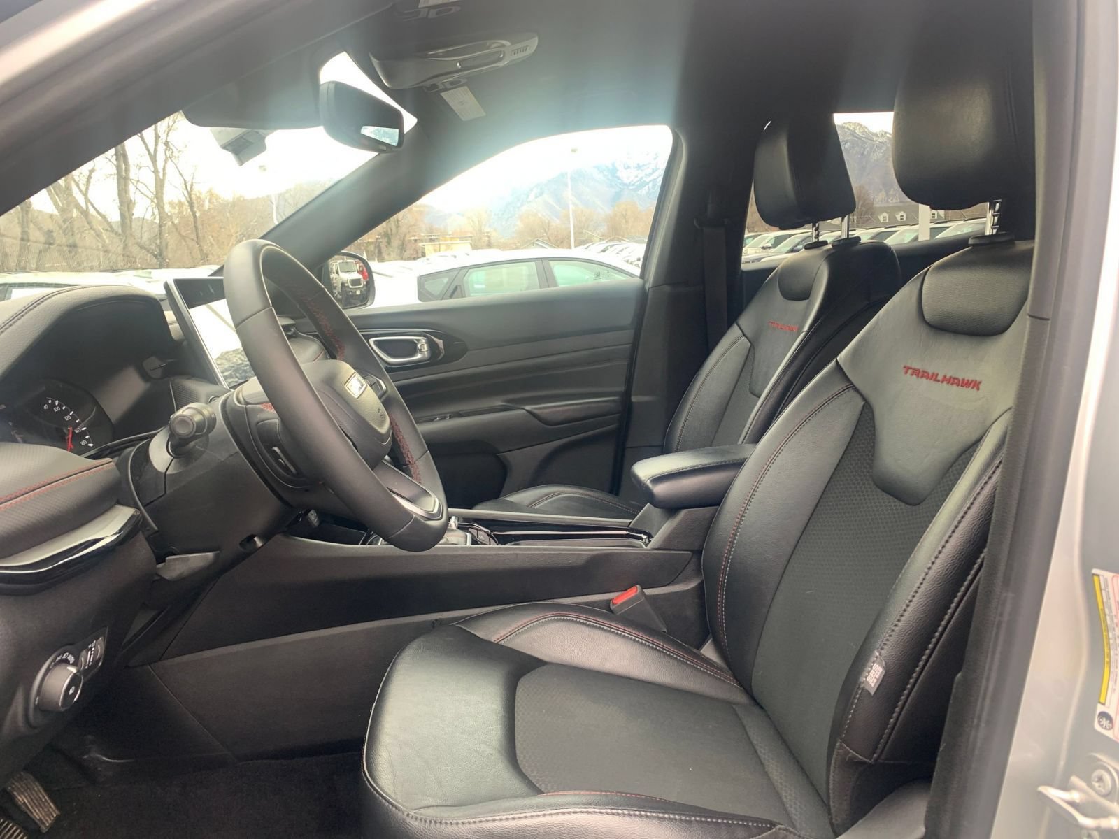 Used 2025 Jeep Compass Trailhawk AWD/4WD image 25