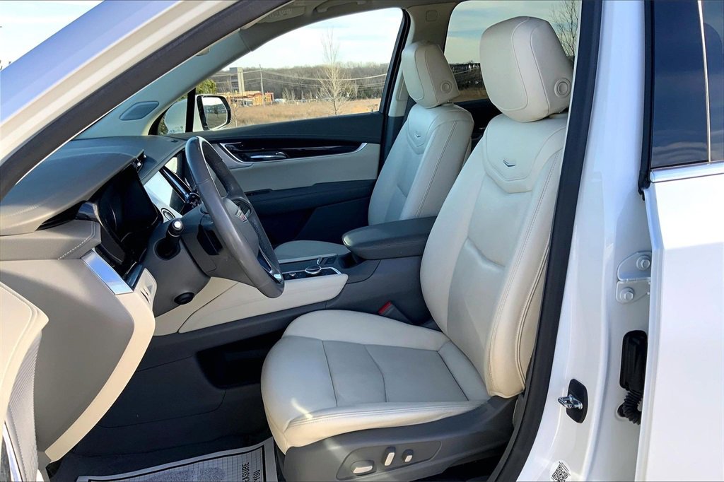 Used 2023 Cadillac XT6 Premium Luxury image 9