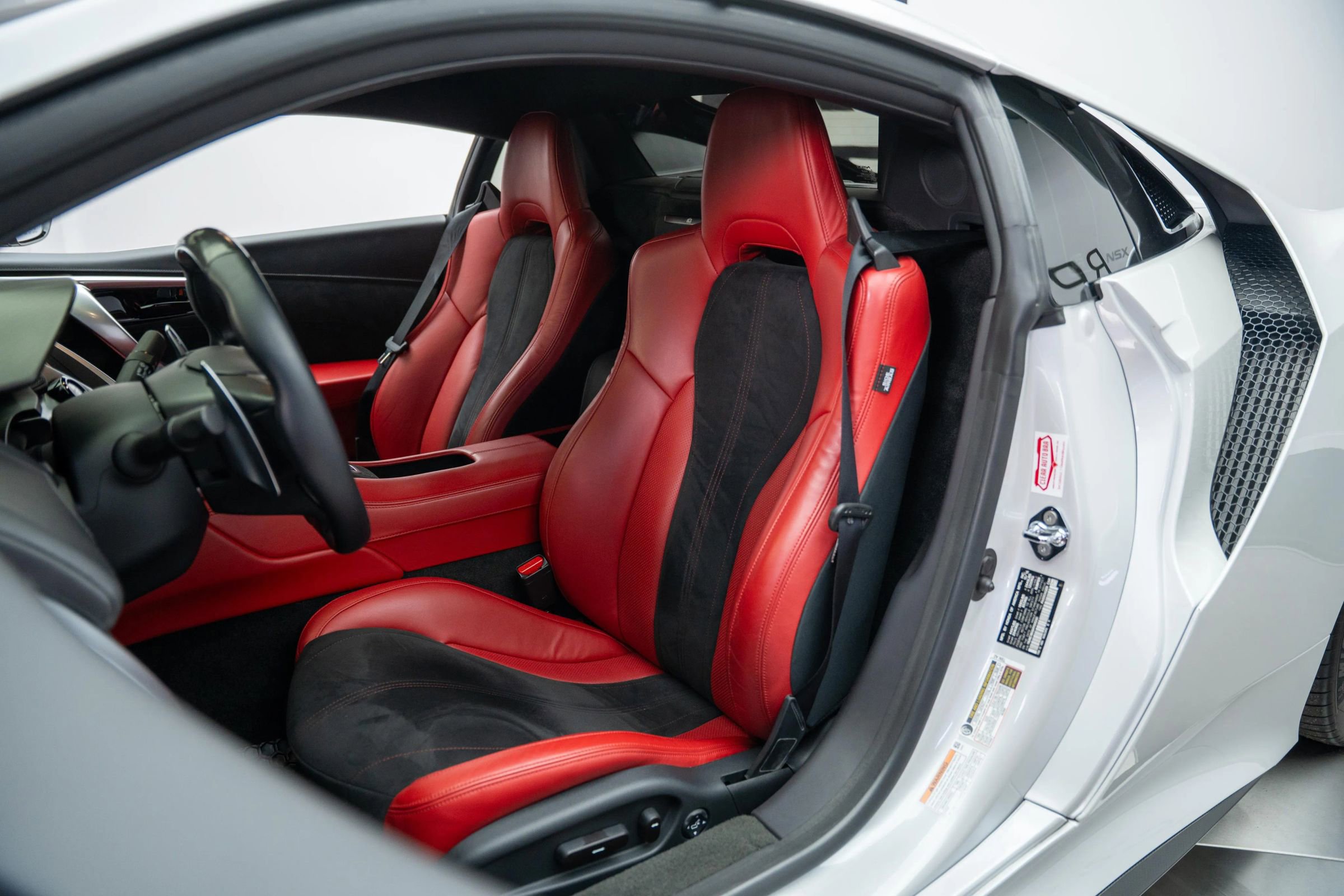 Used 2017 Acura NSX image 3