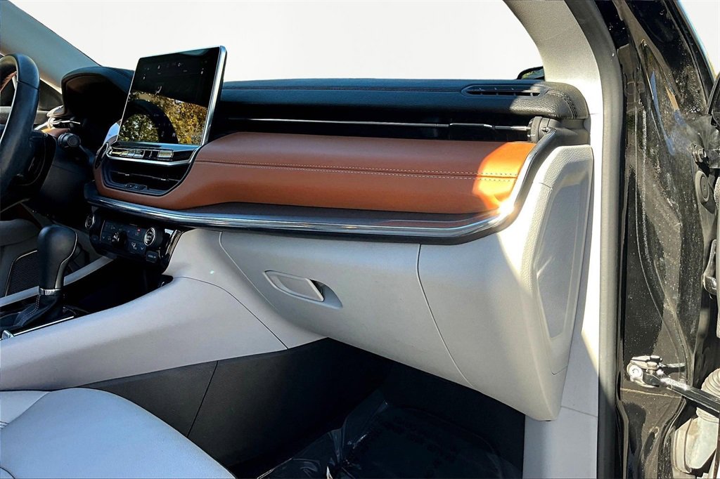 Used 2022 Jeep Compass Limited image 17