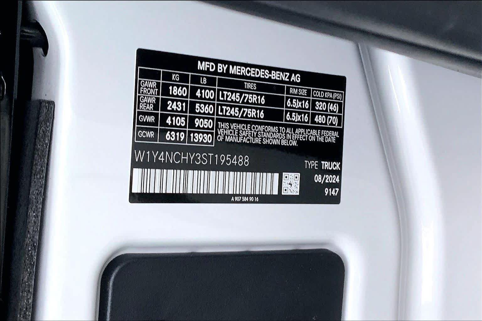 Used 2025 Mercedes-Benz Sprinter 2500 image 32
