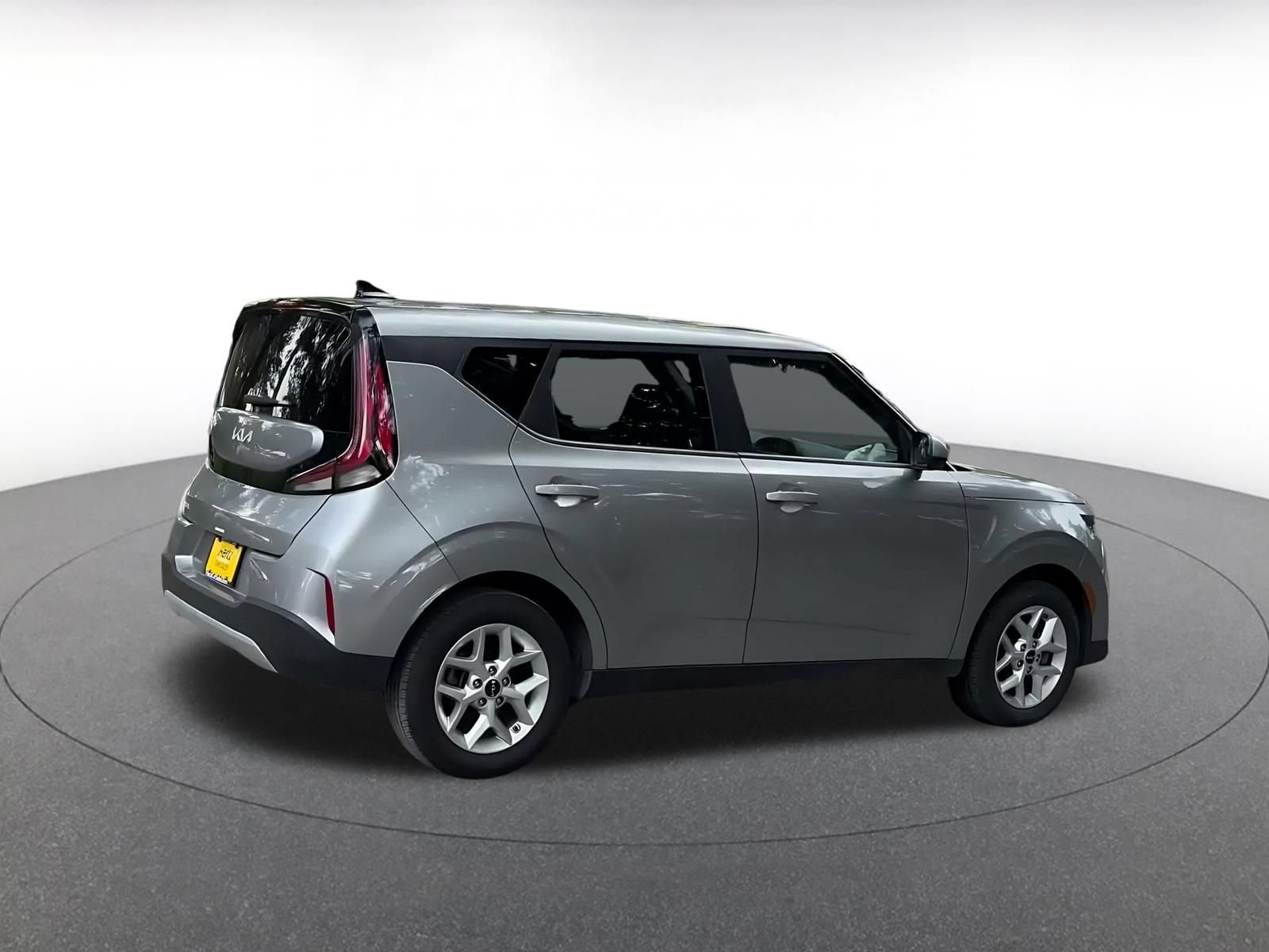 Used 2025 Kia Soul LX w/ LX Technology Package FWD image 13