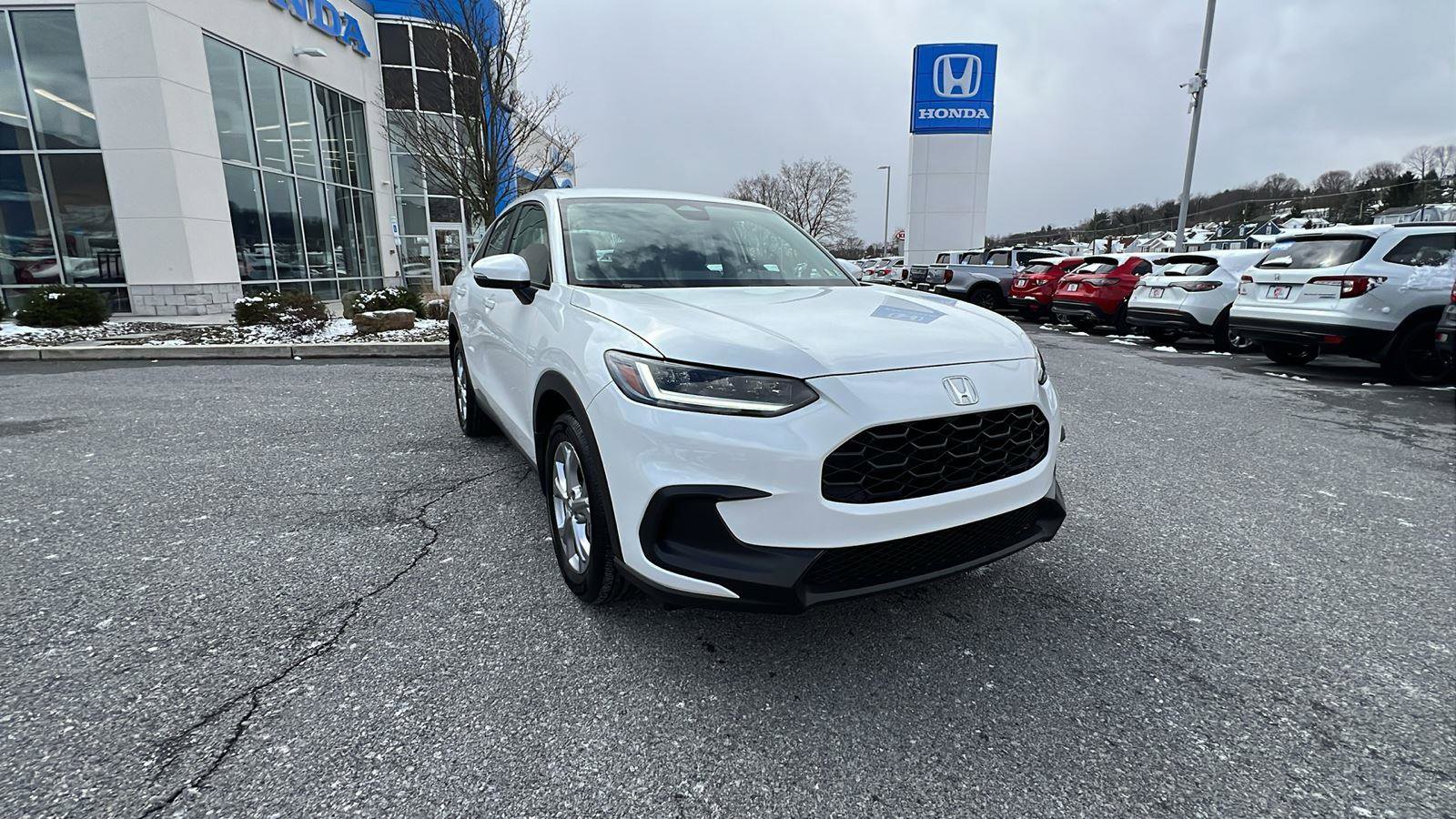 Certified 2025 Honda HR-V LX image 2