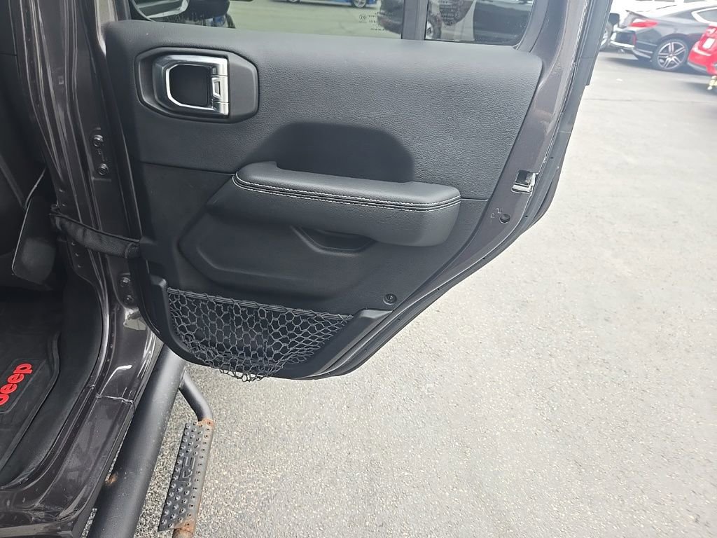 Used 2018 Jeep Wrangler Unlimited Sahara w/ Cold Weather Group image 28