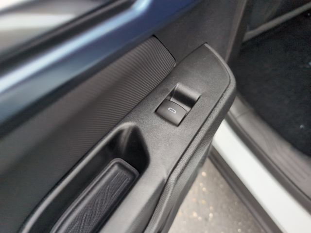 New 2025 Chevrolet Equinox EV LT image 11