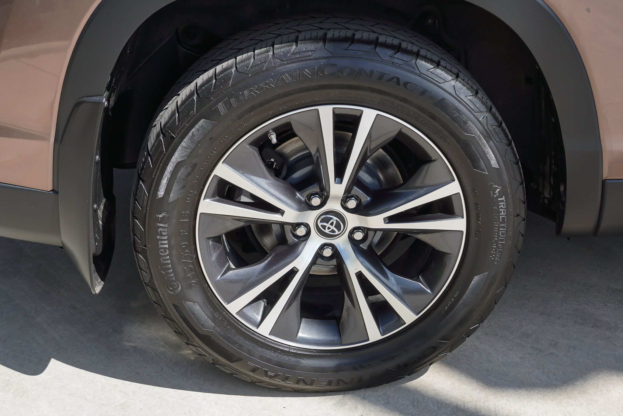 Used 2019 Toyota Highlander LE AWD/4WD image 11