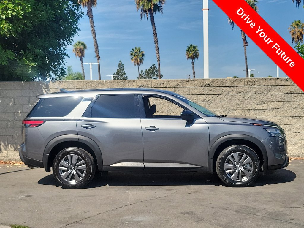 Used 2025 Nissan Pathfinder S FWD image 31