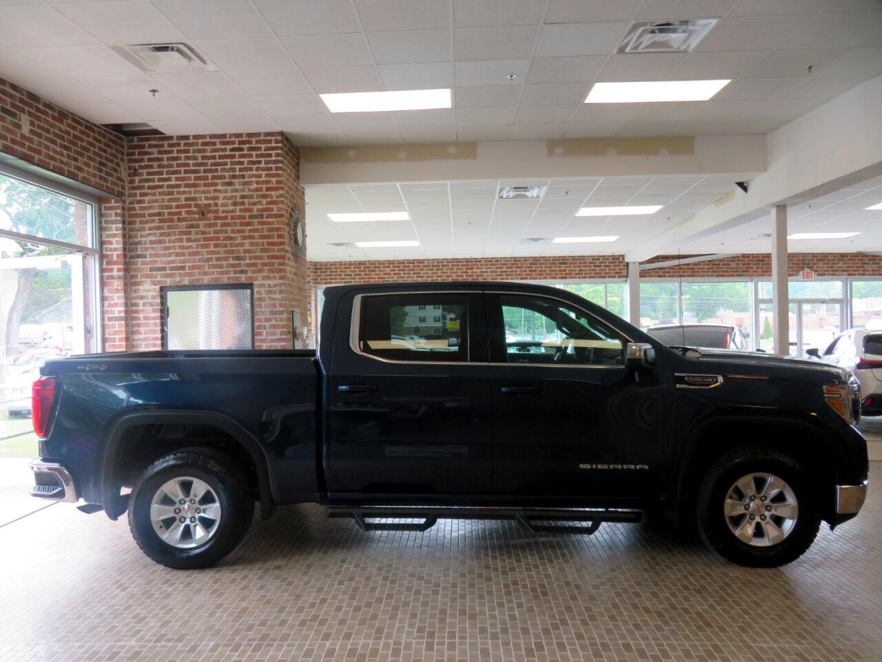 Used 2020 GMC Sierra 1500 SLE image 71