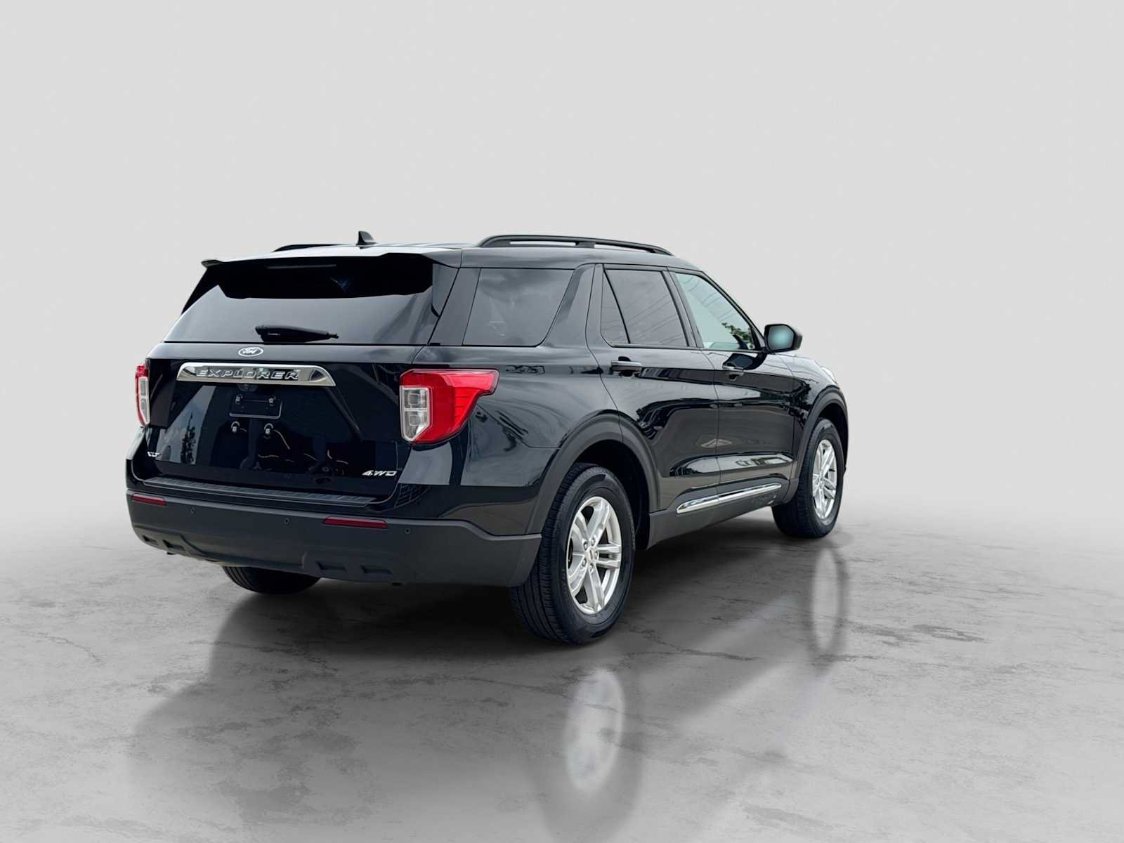 Certified 2023 Ford Explorer XLT AWD/4WD image 6