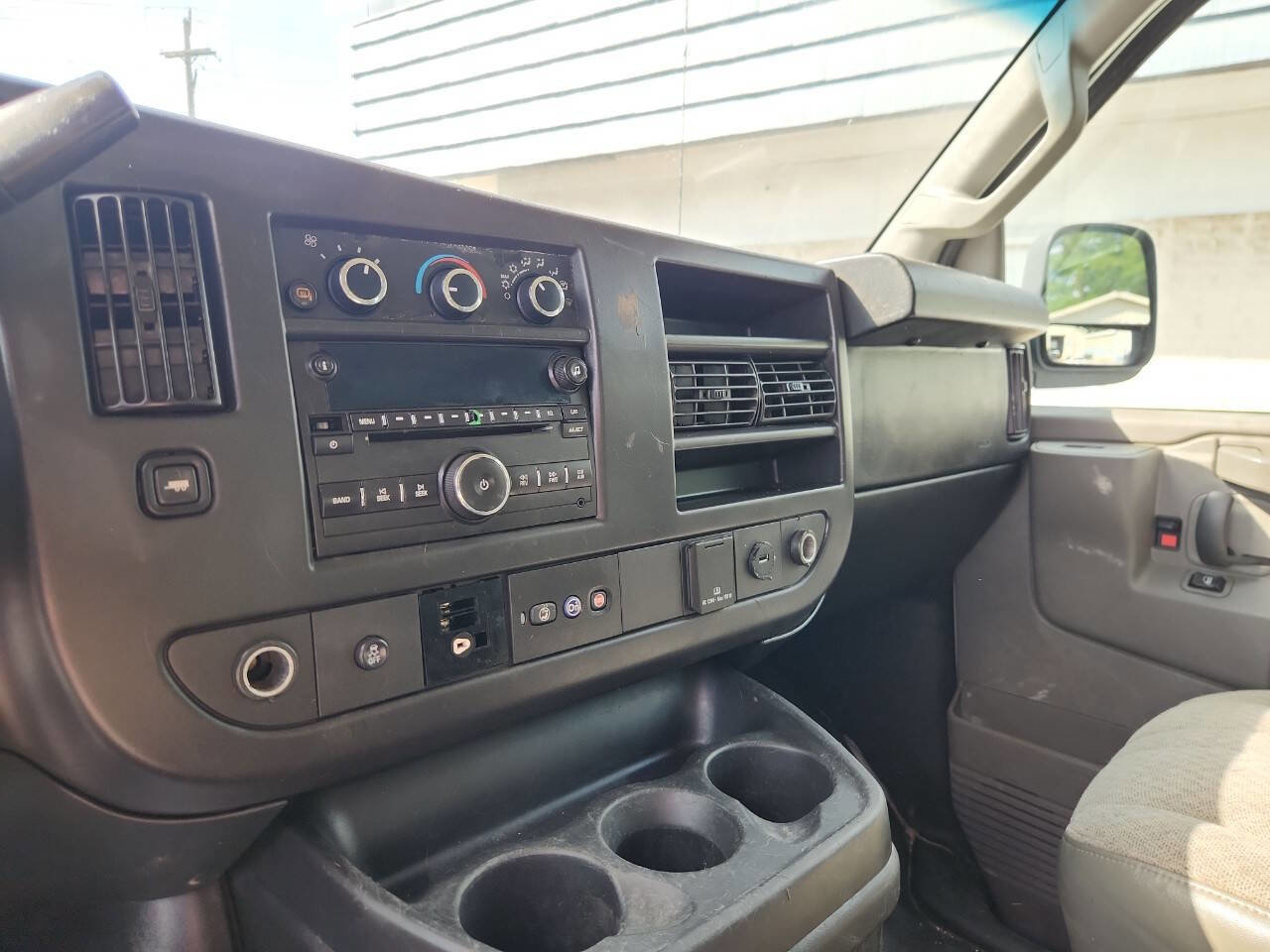 Used 2017 GMC Savana 2500 image 6