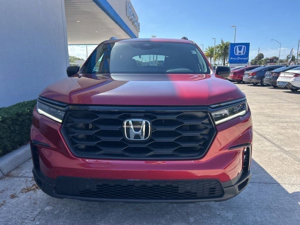 Used 2024 Honda Pilot Sport image 2