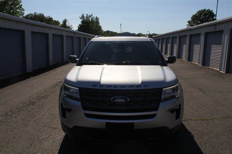 Used 2019 Ford Explorer XLT w/ Equipment Group 202A AWD/4WD image 3