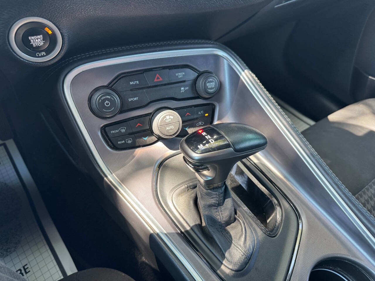 Used 2019 Dodge Challenger SXT AWD/4WD image 18