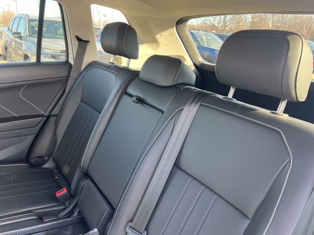 Used 2024 Volkswagen Tiguan SE image 8