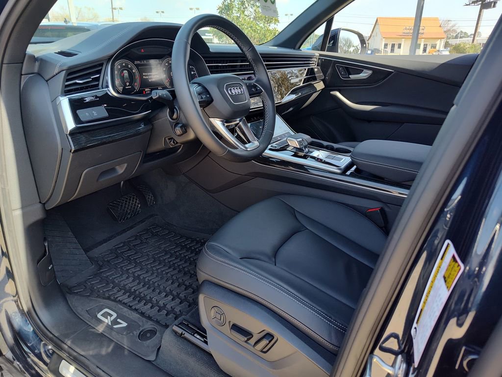 Certified 2025 Audi Q7 2.0T Premium w/ Convenience Package AWD/4WD image 2