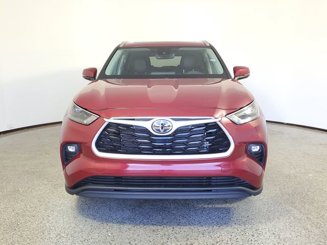 Used 2025 Toyota Highlander XLE image 3