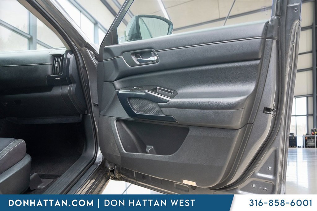 Used 2022 Nissan Pathfinder SV FWD image 24