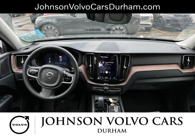 Used 2023 Volvo XC60 B5 Plus image 8