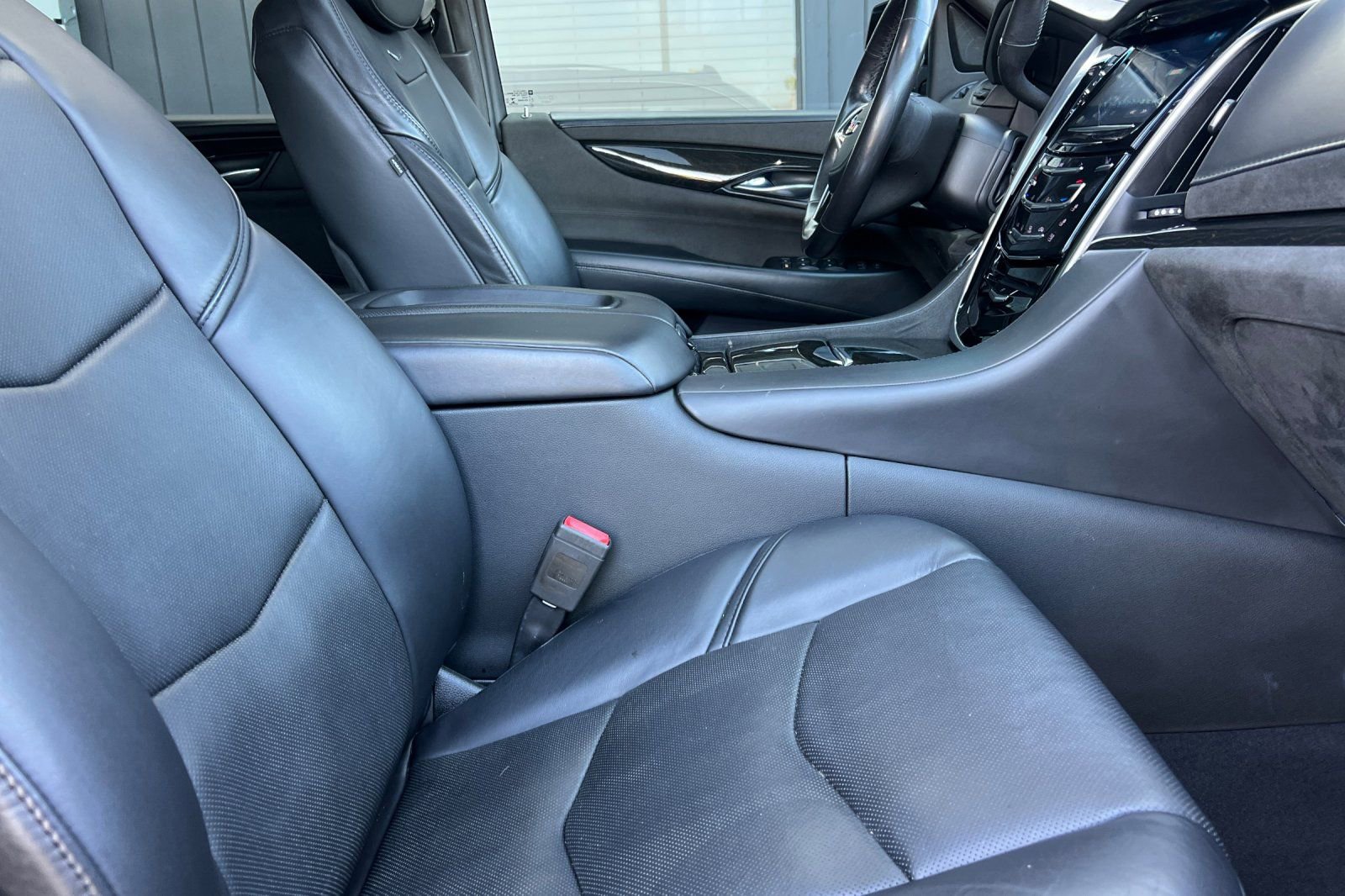Used 2019 Cadillac Escalade ESV Platinum AWD/4WD image 17